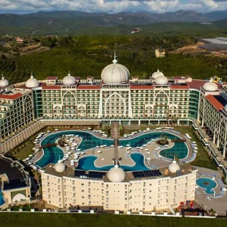 Xafira Deluxe & Hotel