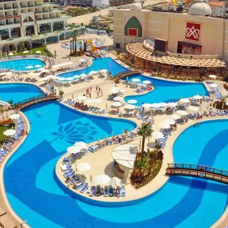 Xafira Deluxe & Hotel 5*