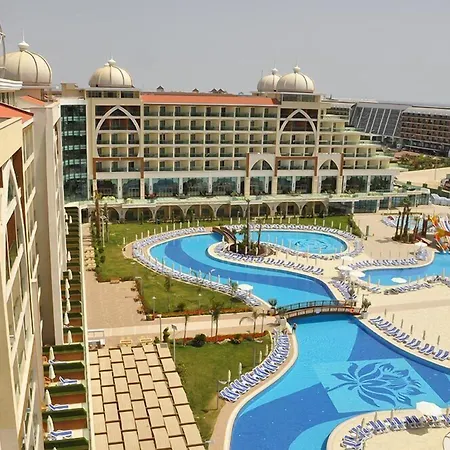 Xafira Deluxe & Hotel 5*