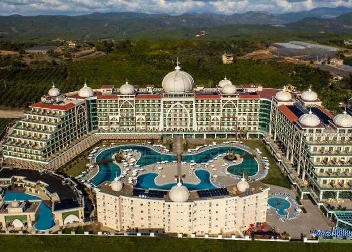 Xafira Deluxe & Hotel